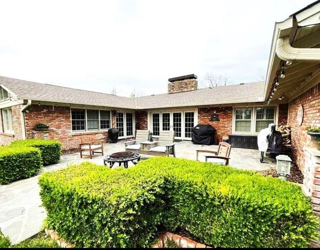 Building Photo - Stunning Home!!