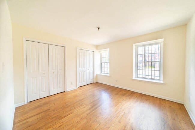 Building Photo - 357 Varick St
