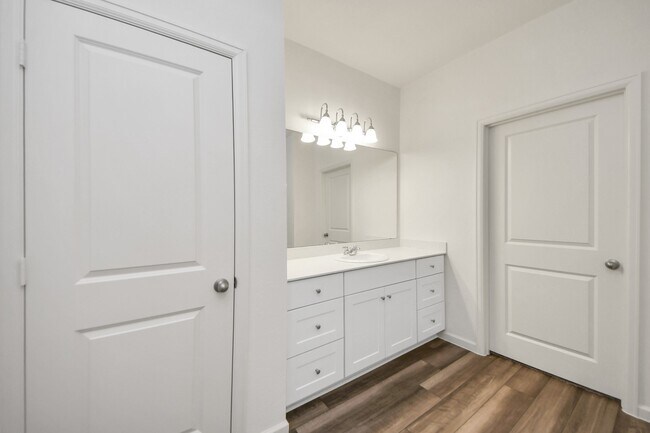 Building Photo - 10304 Malta Trce Dr