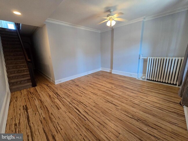 Building Photo - 448 Roxborough Ave
