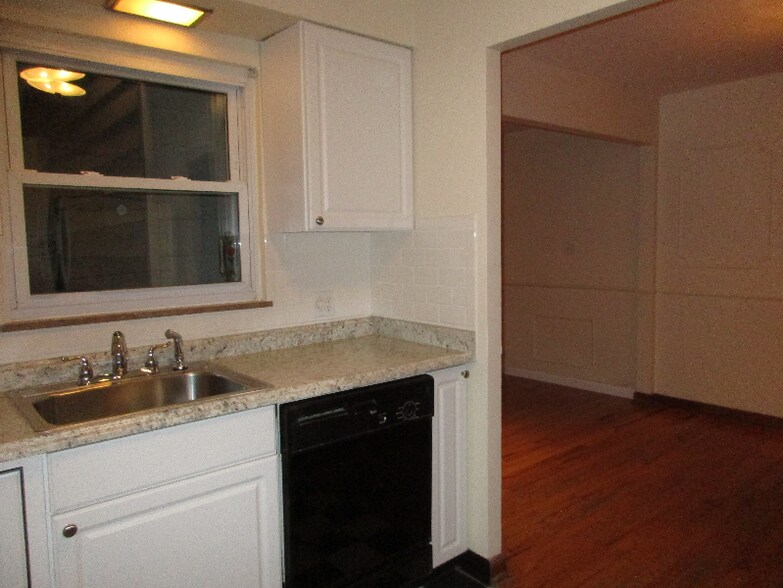 Building Photo - 2149 Wesleyan Dr