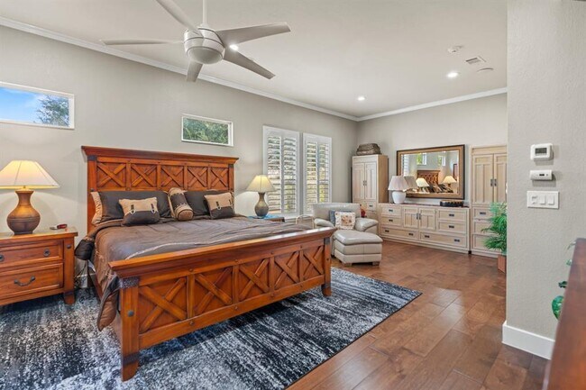 Building Photo - 121 Vinca Dr