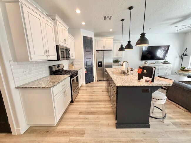 Building Photo - Home at The Ledges