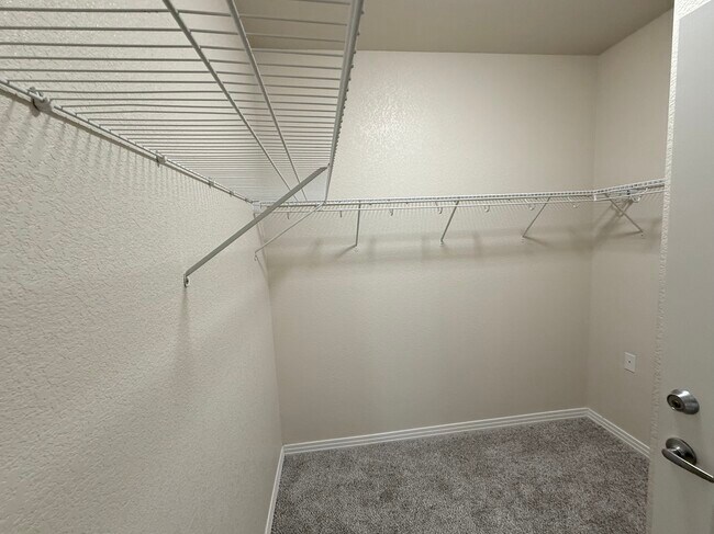 Building Photo - 9434 Ashbury Cir