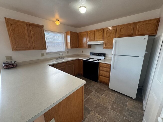 Building Photo - 498-498 W Bellflower Dr