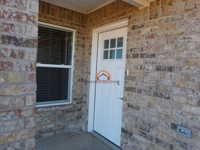 Building Photo - 1313 Mission Dr