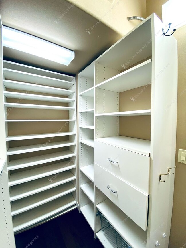 Building Photo - Experience Luxury Living in Broken Top wit...