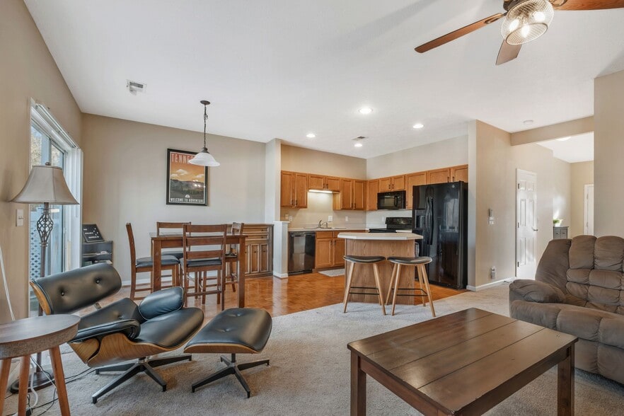 Building Photo - 1345 Bell Rd