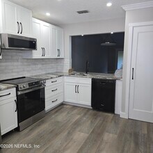 Building Photo - 2074 Sea Hawk Dr E