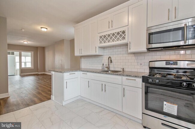 Building Photo - 5524 Delancey St