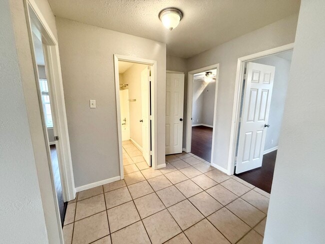 Building Photo - 801 B Hickory St