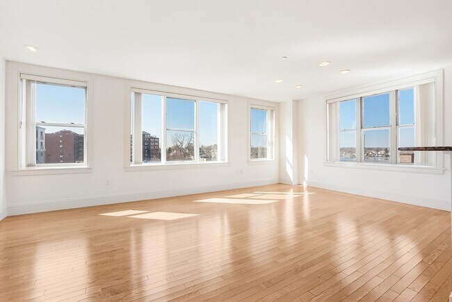 Building Photo - 116-128-128 Rantoul St