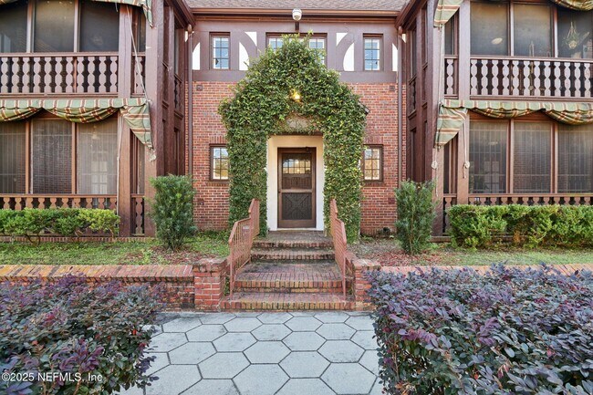 Primary Photo - 2160 Forbes St