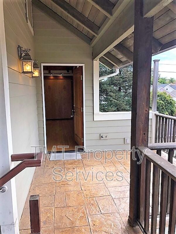 Building Photo - 579 Buchon St