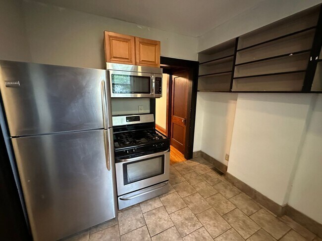Building Photo - 178 E Tompkins St