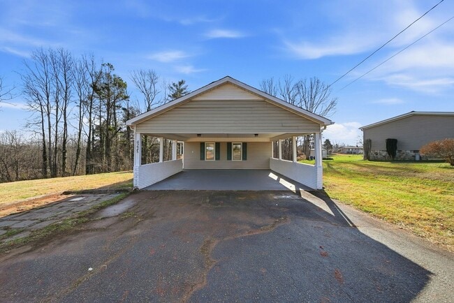 Building Photo - WOW! Space and Value — Morganton Rental with Big Basement