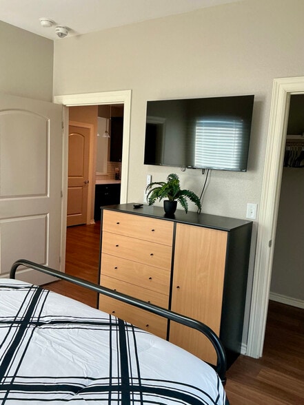 Building Photo - 516 Amy St