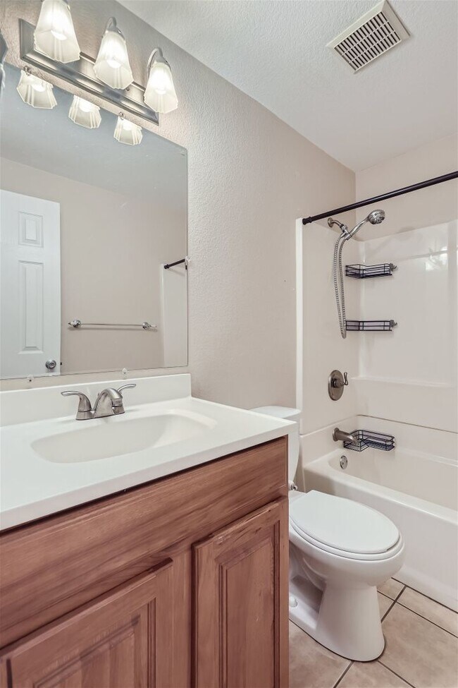 Building Photo - Top-floor, 2-bed 1-bath condo located near the highly desirable Old Town Arvada!