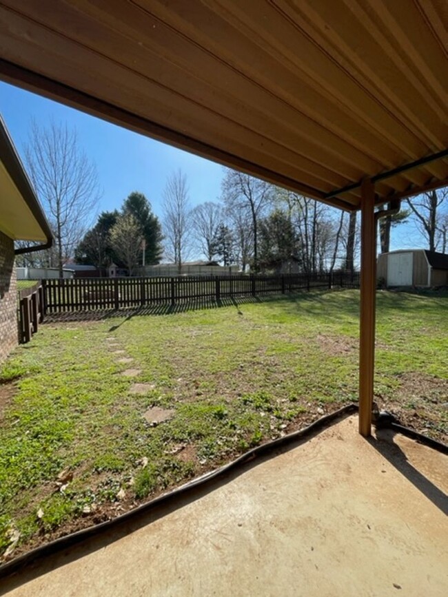 Building Photo - City of Maryville 37803 - 3 bedroom, 2 bat...