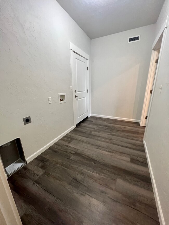 Building Photo - 199 Mellecker Way