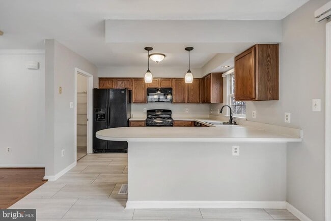 Building Photo - 45550 Whitcomb Square