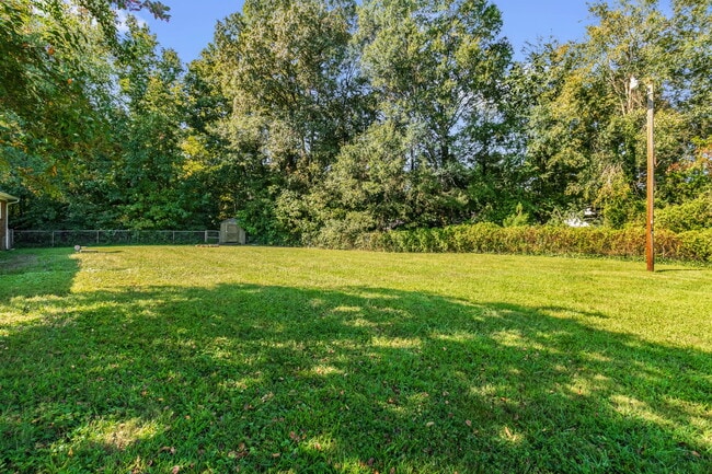 Building Photo - 200 Cedarwood Trail