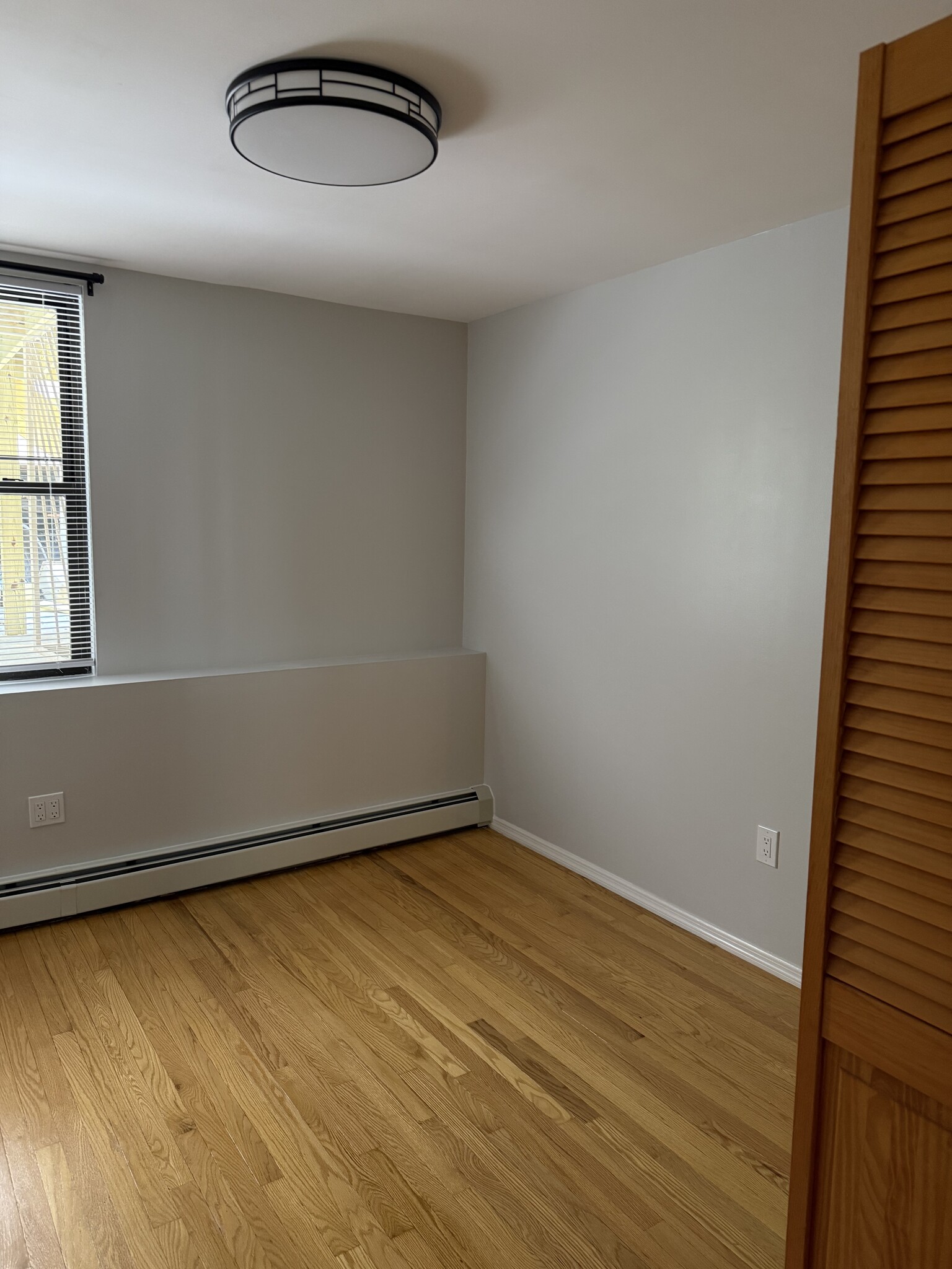 10'7"X13'8" Bedroom - 46 Hull St