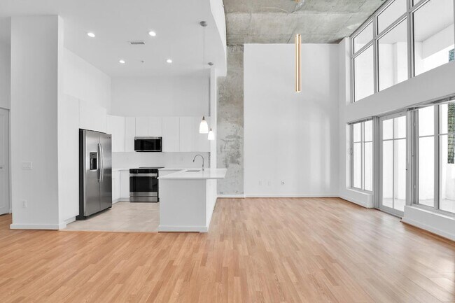 Building Photo - 300 S Australian Ave