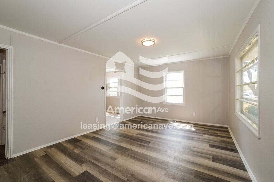 Building Photo - 2920 N Mission Rd