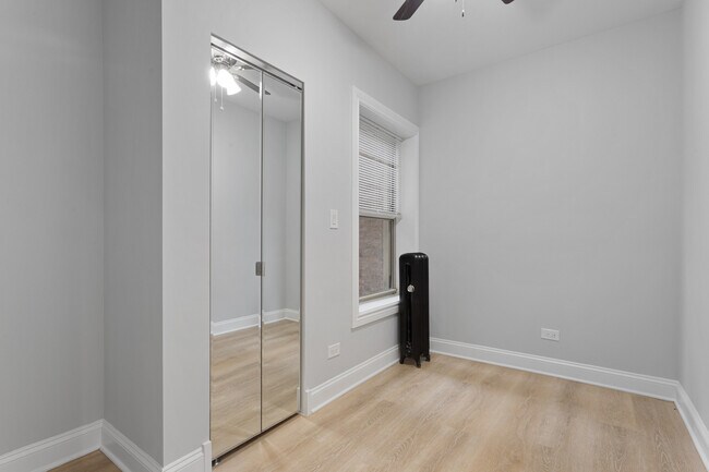 Building Photo - 1621 W Chase Ave