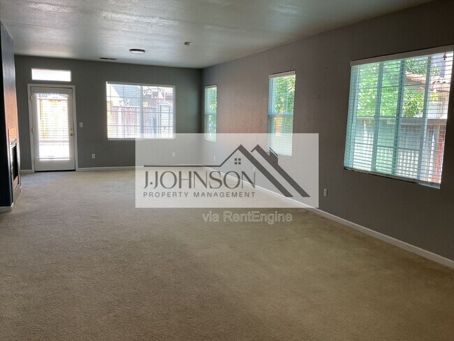 Building Photo - 4343 Middlefield Dr