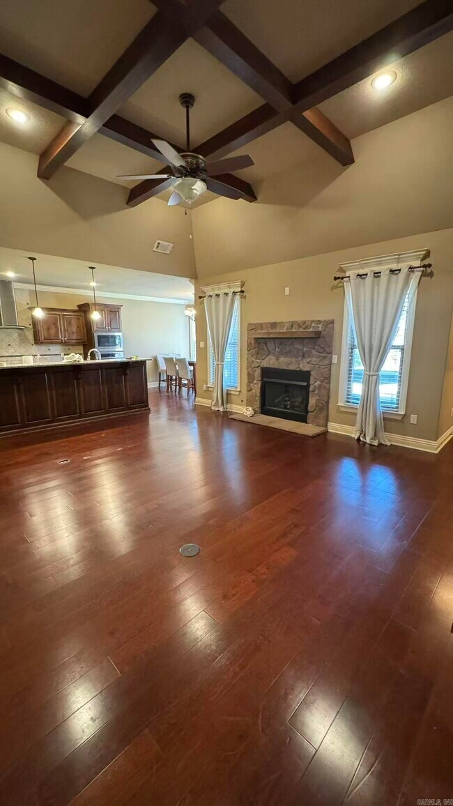 Building Photo - 121 Cabanel Dr