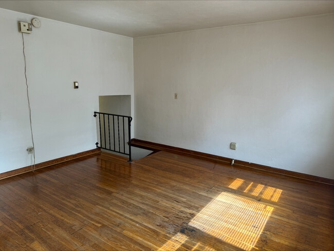 Building Photo - 3143 Grasmere Ave