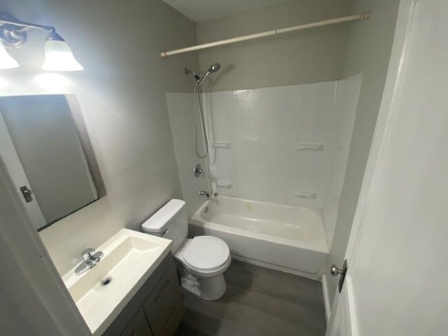 Building Photo - 565 Chestnut Dr