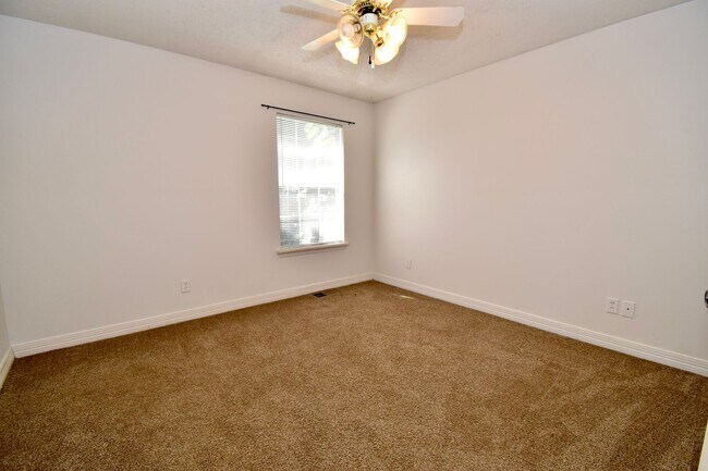 Building Photo - 3 Bed, 2 Bath Home in Ruston