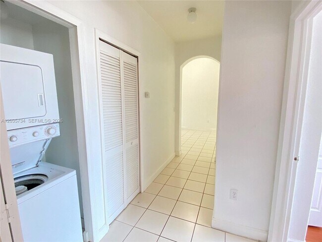 Building Photo - 1658 SE 28th Ct