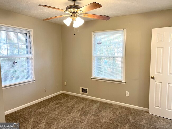 Building Photo - 3305 Spring Creek Dr SE