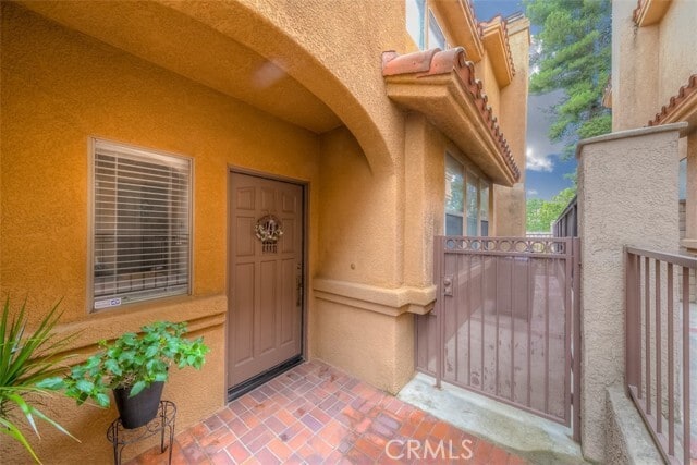 Building Photo - 2074 Lakeshore Dr