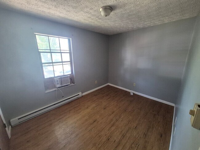 Building Photo - 105 Williams St