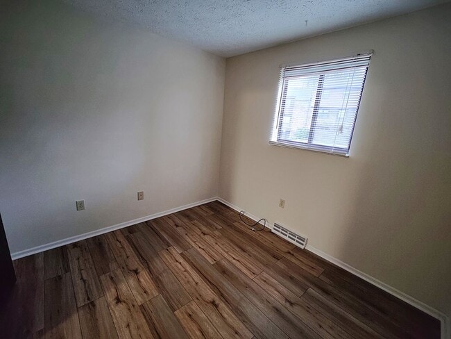 Building Photo - *Well-Maintained 3BD/1.5BA Townhouse Available in Whitehall*