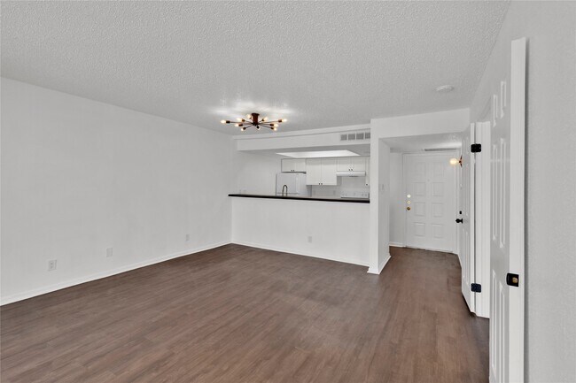 Building Photo - 2830 S Bartell Dr