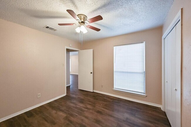 Building Photo - 2704 St George Pl