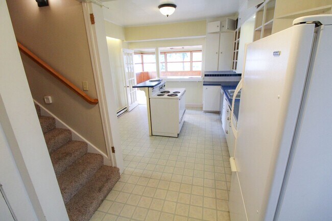 Building Photo - 1212 S Oak St