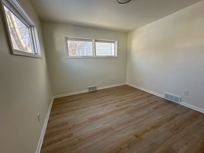 Building Photo - 809 Lakewood Blvd