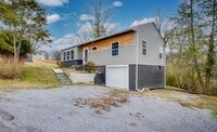Building Photo - Newly renovated 3 bed and 1 bath house in kingsport