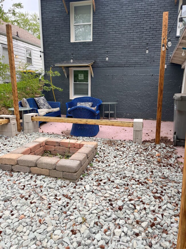 Building Photo - 1604 W 11th St