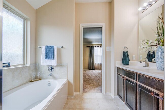 Building Photo - 6879 Dogwood Cliff Ln