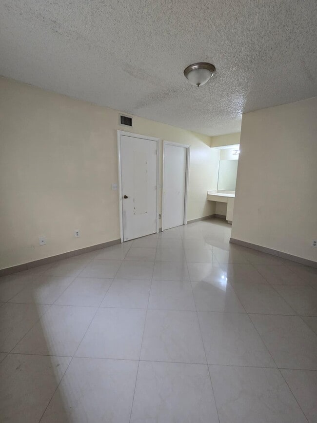 Building Photo - 3630 N 56th Ave