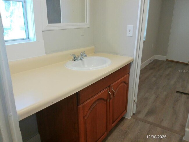 Building Photo - 2115 Bailey Rd