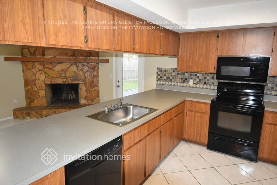 Building Photo - 8601 Gum Tree Ave